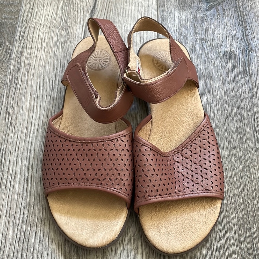 Brand New UGG Australia Kids Cathrin Mink Leather Hook and Loop Closure Sandals